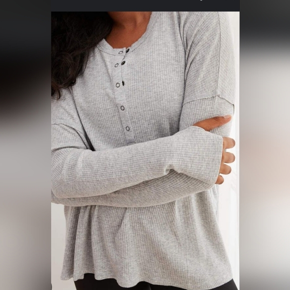 Aerie Offline EUC Oversized Small Women's Gray Ribbed Henley Top - Picture 1 of 4